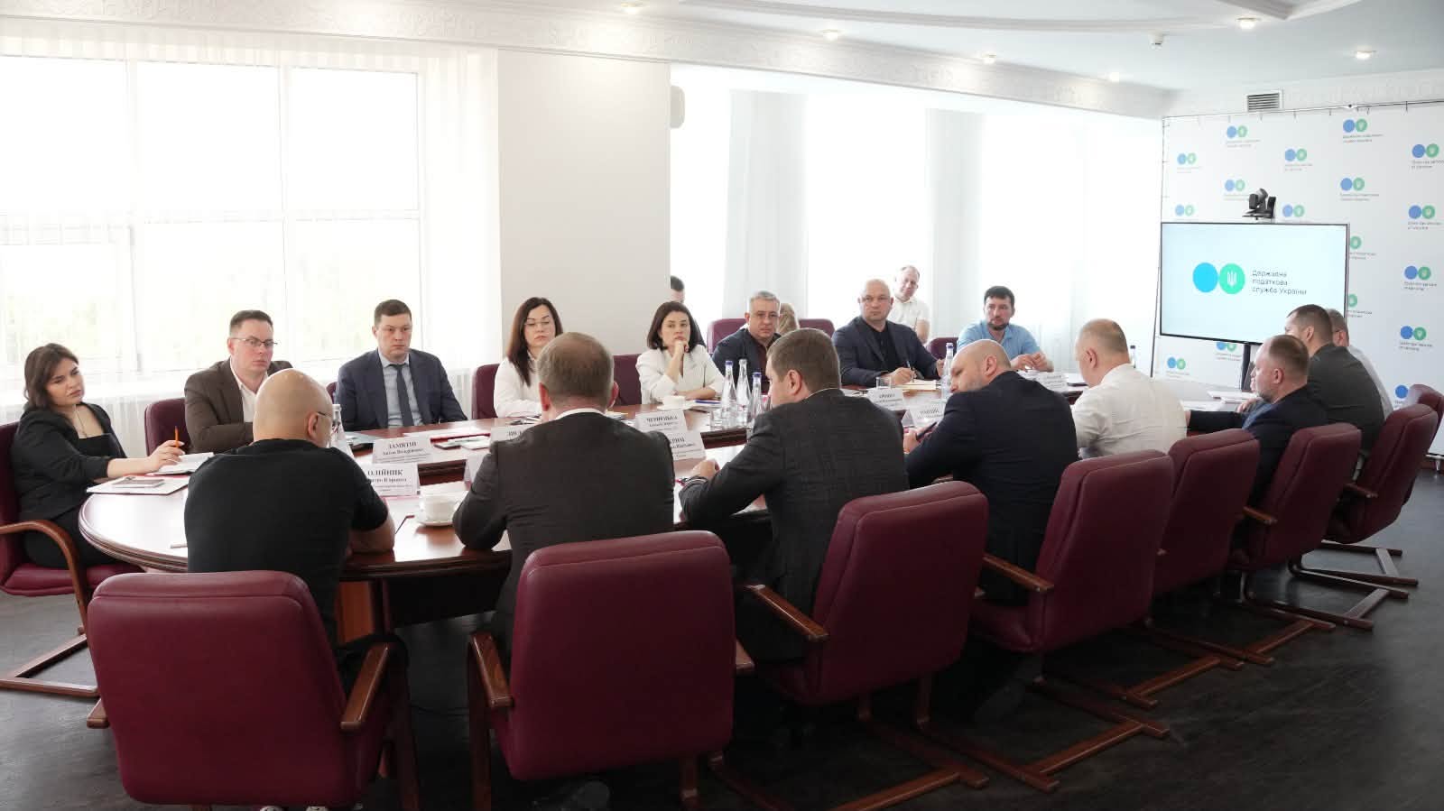 ДПС спільно з правоохоронними органами створили міжвідомчу робочу групу для протидії схемам виведення коштів за кордон. Фото № 1/0