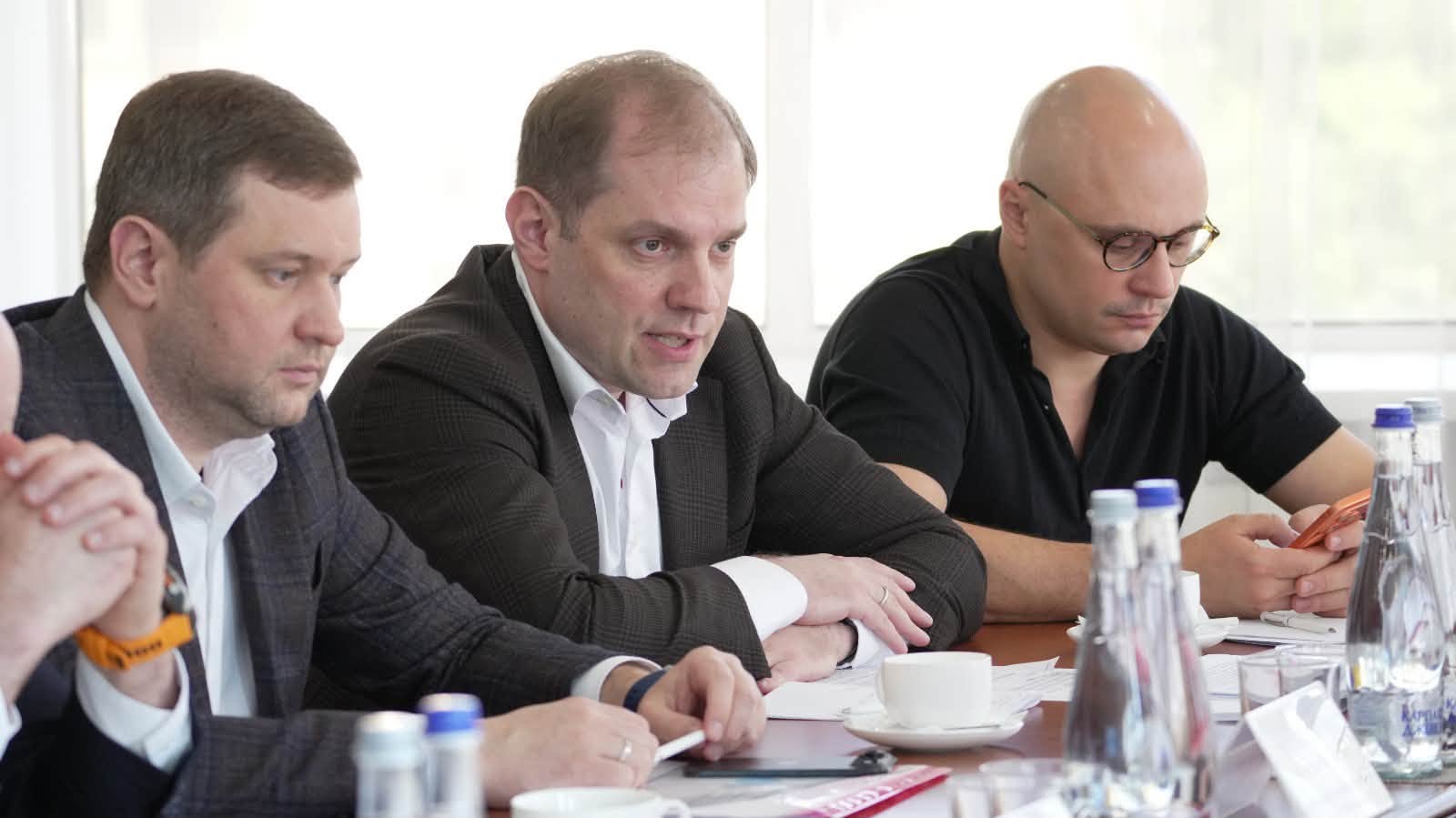 ДПС спільно з правоохоронними органами створили міжвідомчу робочу групу для протидії схемам виведення коштів за кордон. Фото № 2/1