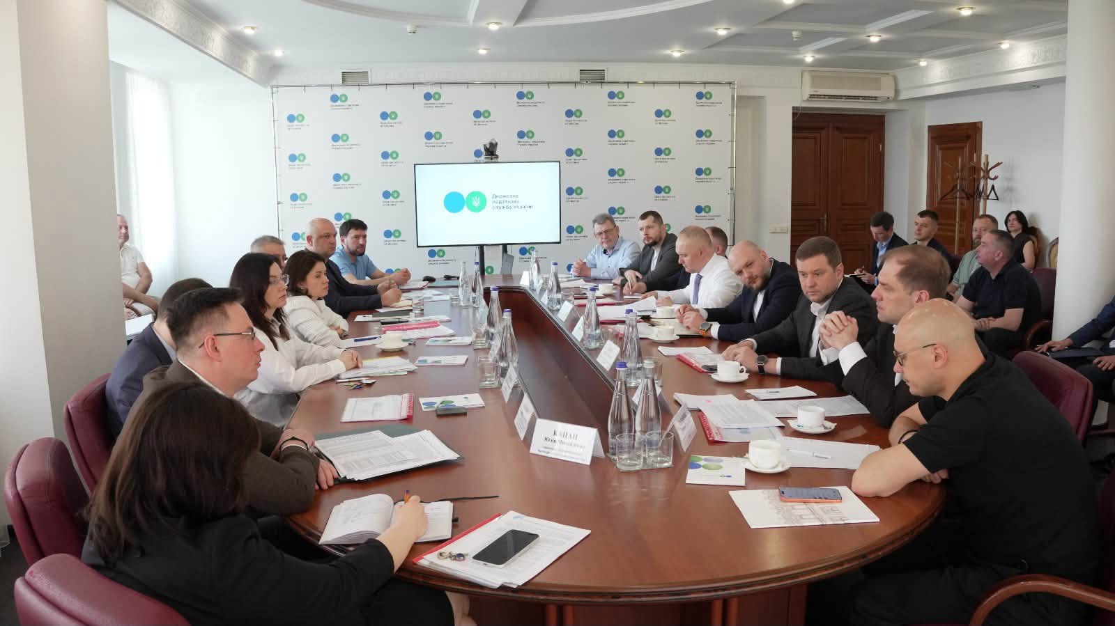 ДПС спільно з правоохоронними органами створили міжвідомчу робочу групу для протидії схемам виведення коштів за кордон. Фото № 5/4