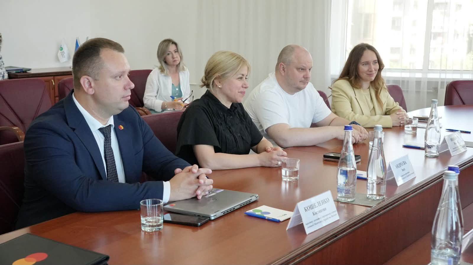 ДПС та Mastercard працюватимуть над новими цифровими рішеннями, щоб зробити сплату податків простішою. Фото № 2/1