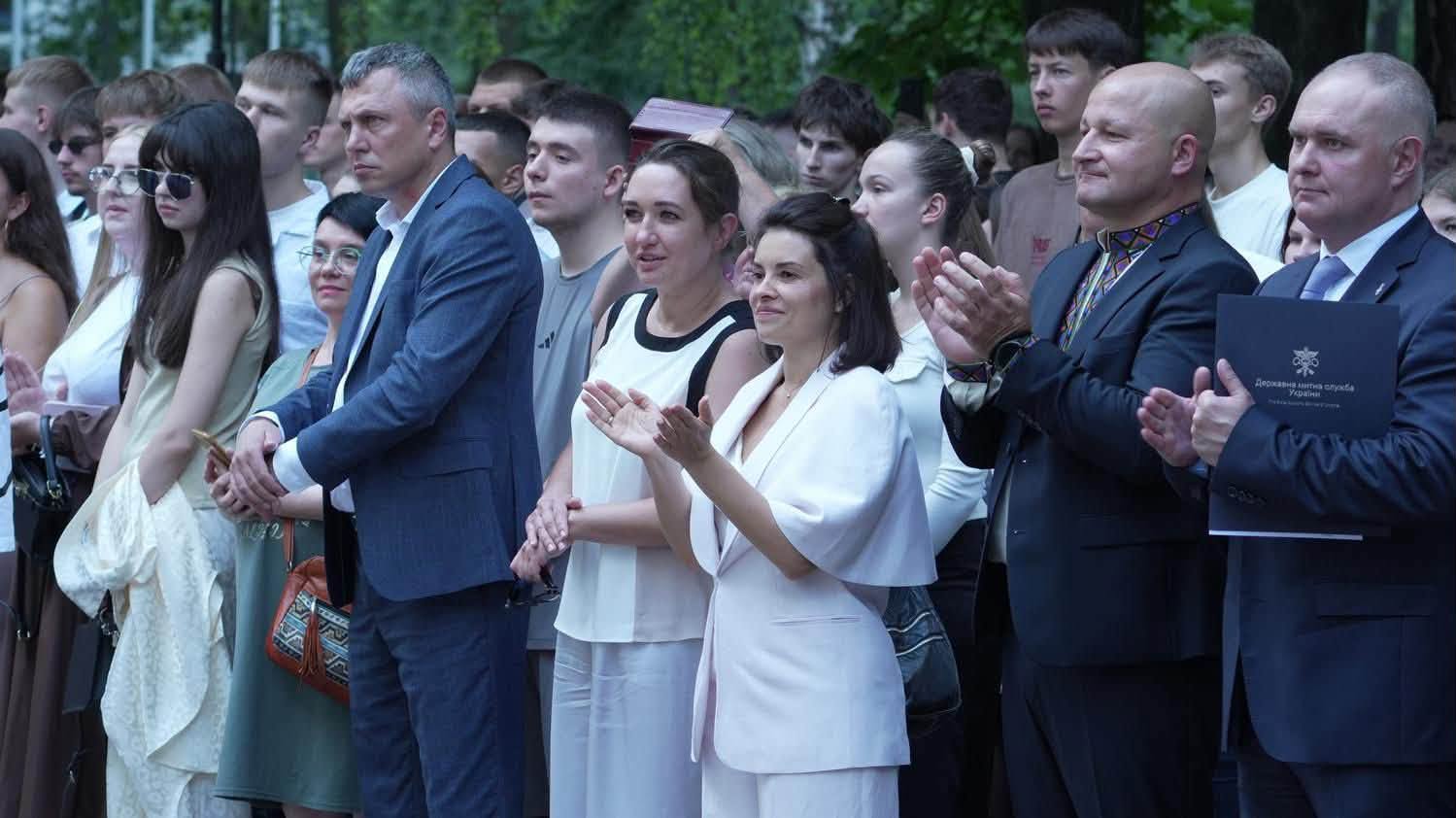 Леся Карнаух привітала студентів та викладачів Державного податкового університету з новим навчальним роком. Фото № 8/7