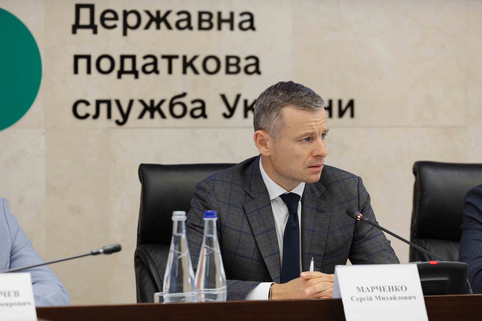 Міністр фінансів Сергій Марченко представив колективу ДПС нового керівника Юрія Конюшенка. Фото № 3/2